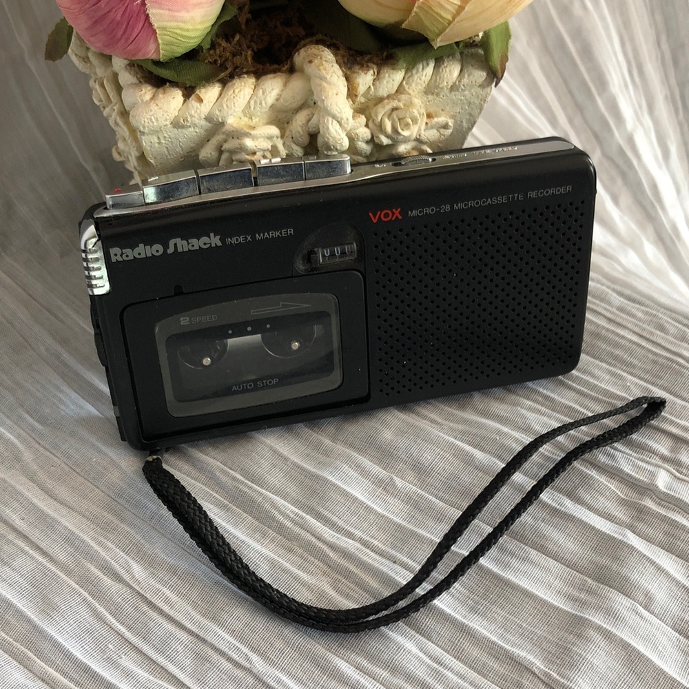Vintage RADIO SHACK mini handheld voice microcassette recording recorder machine